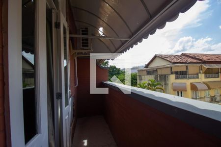 Casa de condomínio à venda com 210m², 3 quartos e 2 vagas Casa de condomínio à venda com 210m², 3 quartos e 2 vagasSacada da Suíte 3
