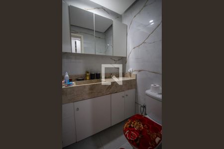 Casa de condomínio à venda com 210m², 3 quartos e 2 vagas Casa de condomínio à venda com 210m², 3 quartos e 2 vagasBanheiro da Suíte 1