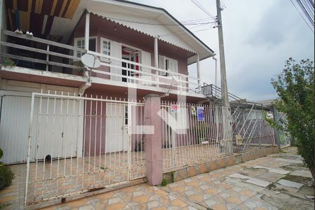Casa à venda com 180m², 6 quartos e 1 vaga Casa à venda com 180m², 6 quartos e 1 vagaFachada
