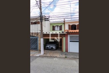 Casa à venda com 120m², 2 quartos e 1 vaga Casa à venda com 120m², 2 quartos e 1 vagaFachada