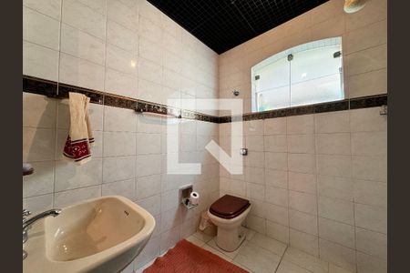 Casa à venda com 203m², 3 quartos e 2 vagas Casa à venda com 203m², 3 quartos e 2 vagasBanheiro