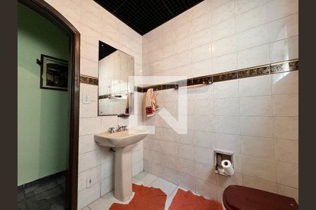 Casa à venda com 203m², 3 quartos e 2 vagas Casa à venda com 203m², 3 quartos e 2 vagasBanheiro