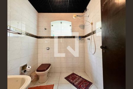 Casa à venda com 203m², 3 quartos e 2 vagas Casa à venda com 203m², 3 quartos e 2 vagasBanheiro