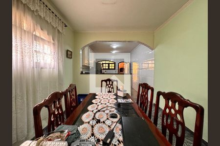 Casa à venda com 203m², 3 quartos e 2 vagas Casa à venda com 203m², 3 quartos e 2 vagasCopa