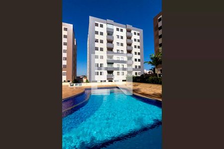 Apartamento à venda com 82m², 3 quartos e 2 vagas Apartamento à venda com 82m², 3 quartos e 2 vagasÁrea comum - Piscina