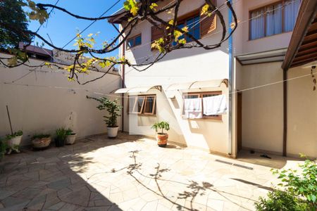 Casa à venda com 336m², 4 quartos e 4 vagas Casa à venda com 336m², 4 quartos e 4 vagasQuintal