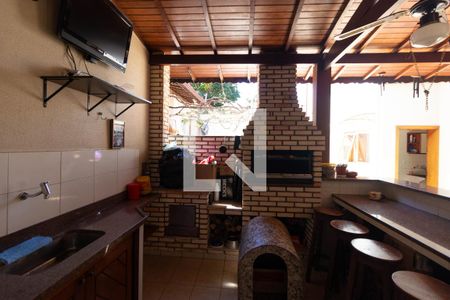 Casa à venda com 336m², 4 quartos e 4 vagas Casa à venda com 336m², 4 quartos e 4 vagasChurrasqueira