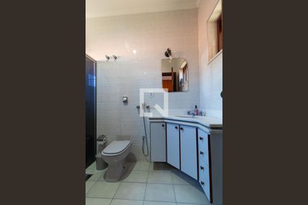 Casa à venda com 336m², 4 quartos e 4 vagas Casa à venda com 336m², 4 quartos e 4 vagasBanheiro da Suíte 03