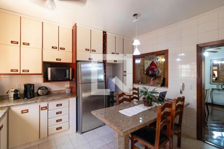 Casa à venda com 336m², 4 quartos e 4 vagas Casa à venda com 336m², 4 quartos e 4 vagasCozinha