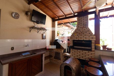 Casa à venda com 336m², 4 quartos e 4 vagas Casa à venda com 336m², 4 quartos e 4 vagasChurrasqueira