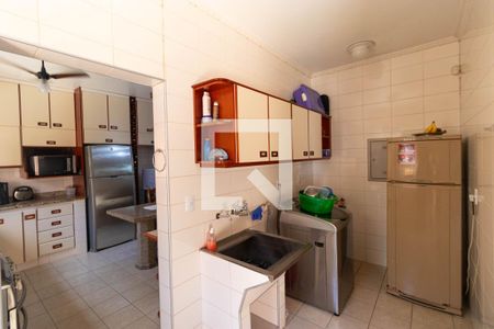 Casa à venda com 336m², 4 quartos e 4 vagas Casa à venda com 336m², 4 quartos e 4 vagasÁrea de Serviço