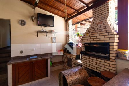 Casa à venda com 336m², 4 quartos e 4 vagas Casa à venda com 336m², 4 quartos e 4 vagasChurrasqueira