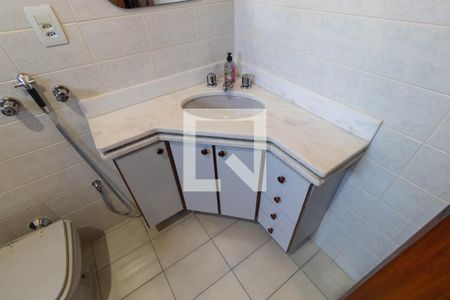 Casa à venda com 336m², 4 quartos e 4 vagas Casa à venda com 336m², 4 quartos e 4 vagasBanheiro da Suíte 03