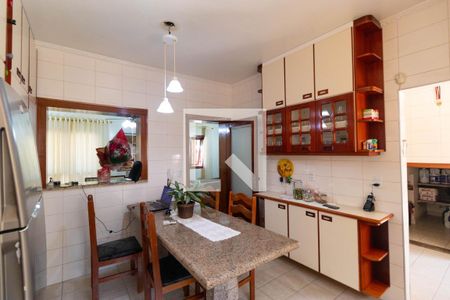 Casa à venda com 336m², 4 quartos e 4 vagas Casa à venda com 336m², 4 quartos e 4 vagasCozinha