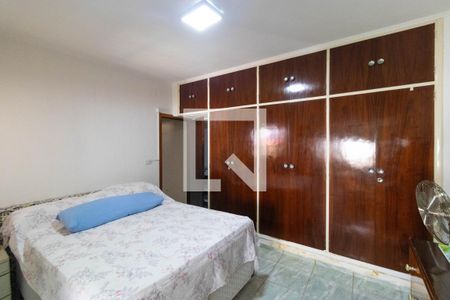 Casa à venda com 336m², 4 quartos e 4 vagas Casa à venda com 336m², 4 quartos e 4 vagasQuarto da Casa 02