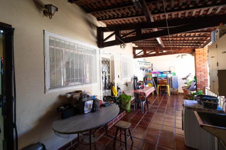 Casa à venda com 336m², 4 quartos e 4 vagas Casa à venda com 336m², 4 quartos e 4 vagasVaranda da Casa 02