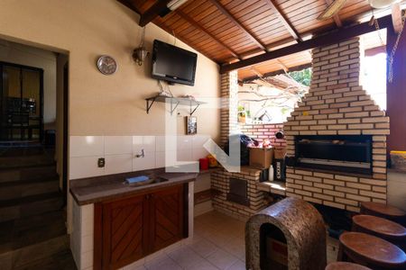 Casa à venda com 336m², 4 quartos e 4 vagas Casa à venda com 336m², 4 quartos e 4 vagasChurrasqueira