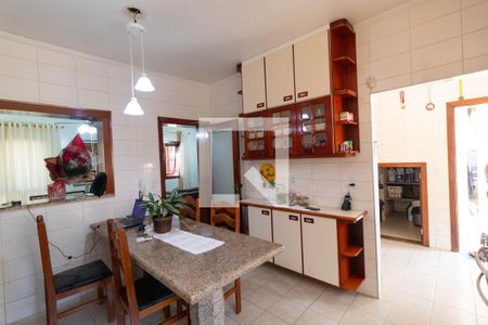 Casa à venda com 336m², 4 quartos e 4 vagas Casa à venda com 336m², 4 quartos e 4 vagasCozinha