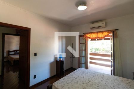 Casa à venda com 336m², 4 quartos e 4 vagas Casa à venda com 336m², 4 quartos e 4 vagasSuíte 01