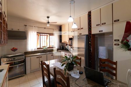 Casa à venda com 336m², 4 quartos e 4 vagas Casa à venda com 336m², 4 quartos e 4 vagasCozinha