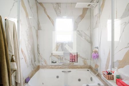 Casa à venda com 330m², 3 quartos e 6 vagasBanheiro da Suíte 1