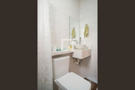 Casa à venda com 330m², 3 quartos e 6 vagasBanheiro da Suíte 2