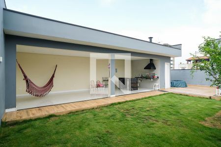 Casa à venda com 330m², 3 quartos e 6 vagasQuintal
