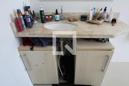 Casa à venda com 328m², 4 quartos e sem vagaBanheiro da suíte 2