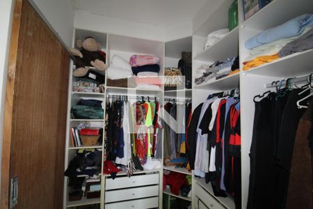 Casa à venda com 328m², 4 quartos e sem vagaCloset da suíte 2