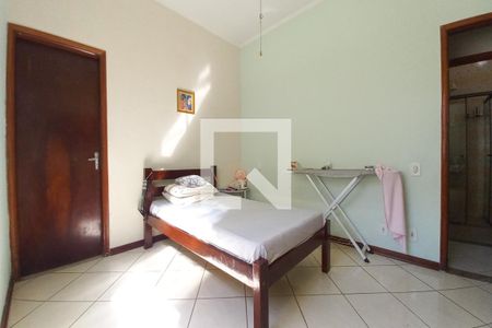 Casa à venda com 200m², 3 quartos e 5 vagasQuarto 2 - Suíte