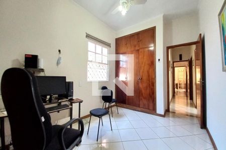 Casa à venda com 200m², 3 quartos e 5 vagasEscritório