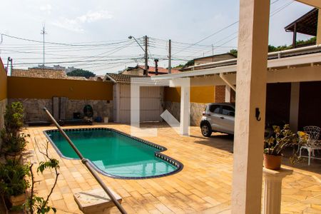 Casa à venda com 250m², 3 quartos e 3 vagas Casa à venda com 250m², 3 quartos e 3 vagasÁREA EXTERNA