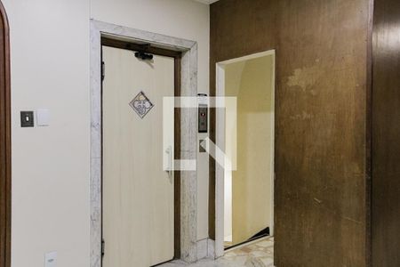 Apartamento à venda com 120m², 3 quartos e sem vaga Apartamento à venda com 120m², 3 quartos e sem vagaElevador