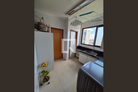 Apartamento à venda com 185m², 4 quartos e 3 vagas Apartamento à venda com 185m², 4 quartos e 3 vagasÁrea de Serviço - DCE