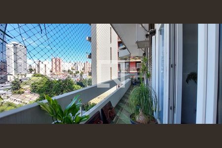 Apartamento à venda com 205m², 4 quartos e 3 vagas Apartamento à venda com 205m², 4 quartos e 3 vagasVaranda sala/quartos