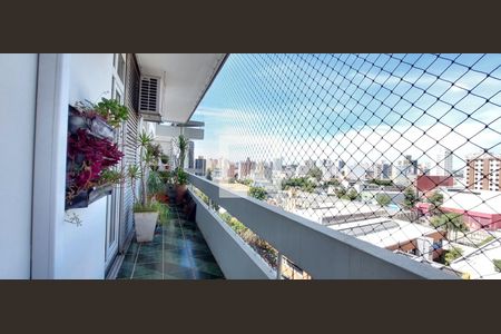 Apartamento à venda com 205m², 4 quartos e 3 vagas Apartamento à venda com 205m², 4 quartos e 3 vagasVaranda sala/quartos