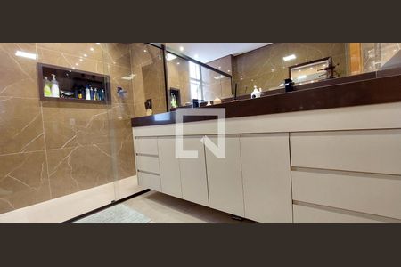 Apartamento à venda com 205m², 4 quartos e 3 vagas Apartamento à venda com 205m², 4 quartos e 3 vagasBanheiro Quarto 1 suíte