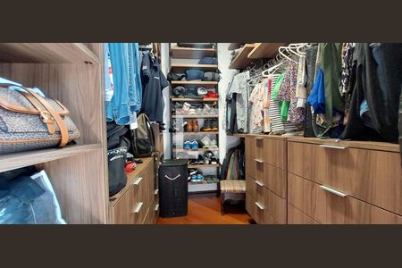 Apartamento à venda com 205m², 4 quartos e 3 vagas Apartamento à venda com 205m², 4 quartos e 3 vagasQuarto 1 suíte - Closet