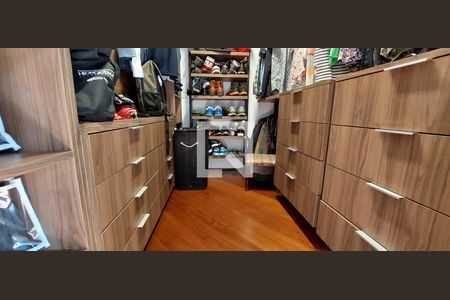 Apartamento à venda com 205m², 4 quartos e 3 vagas Apartamento à venda com 205m², 4 quartos e 3 vagasQuarto 1 suíte - Closet