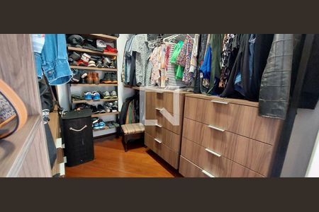 Apartamento à venda com 205m², 4 quartos e 3 vagas Apartamento à venda com 205m², 4 quartos e 3 vagasQuarto 1 suíte - Closet