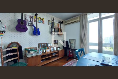 Apartamento à venda com 205m², 4 quartos e 3 vagas Apartamento à venda com 205m², 4 quartos e 3 vagasEscritório