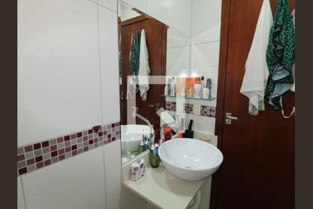 Casa à venda com 220m², 6 quartos e 2 vagasBanheiro da Suíte 2