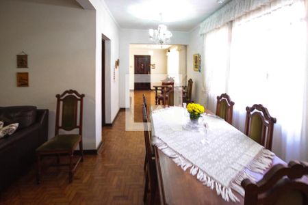 Casa à venda com 480m², 2 quartos e 2 vagas Casa à venda com 480m², 2 quartos e 2 vagasSala