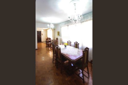 Casa à venda com 480m², 2 quartos e 2 vagas Casa à venda com 480m², 2 quartos e 2 vagasSala