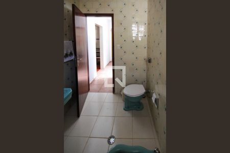 Casa à venda com 480m², 2 quartos e 2 vagas Casa à venda com 480m², 2 quartos e 2 vagasBanheiro