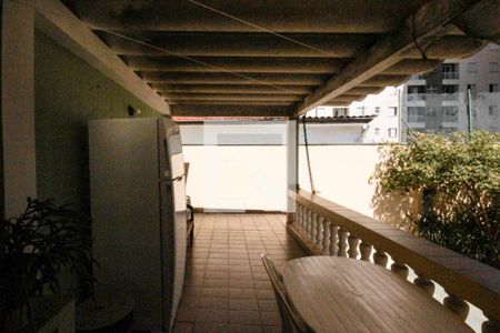 Casa à venda com 480m², 2 quartos e 2 vagas Casa à venda com 480m², 2 quartos e 2 vagasVaranda