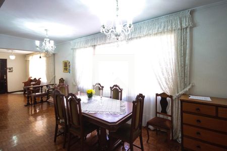 Casa à venda com 480m², 2 quartos e 2 vagas Casa à venda com 480m², 2 quartos e 2 vagasSala