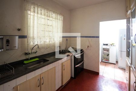 Casa à venda com 480m², 2 quartos e 2 vagas Casa à venda com 480m², 2 quartos e 2 vagasCozinha