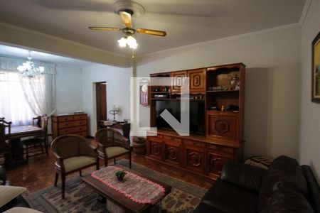 Casa à venda com 480m², 2 quartos e 2 vagas Casa à venda com 480m², 2 quartos e 2 vagasSala