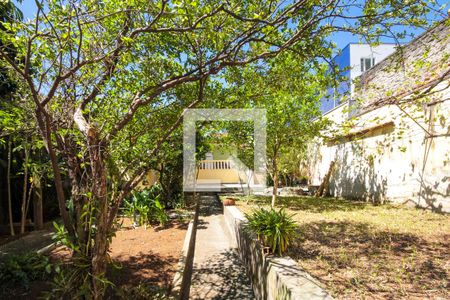 Casa à venda com 480m², 2 quartos e 2 vagas Casa à venda com 480m², 2 quartos e 2 vagasQuintal